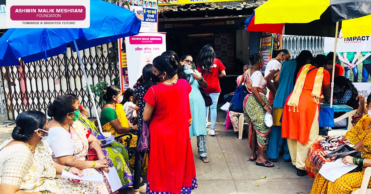 Ashwin Malik Meshram Foundation conducted Jandhan Drive in association with MLA Parag Alavani at Vile Parle