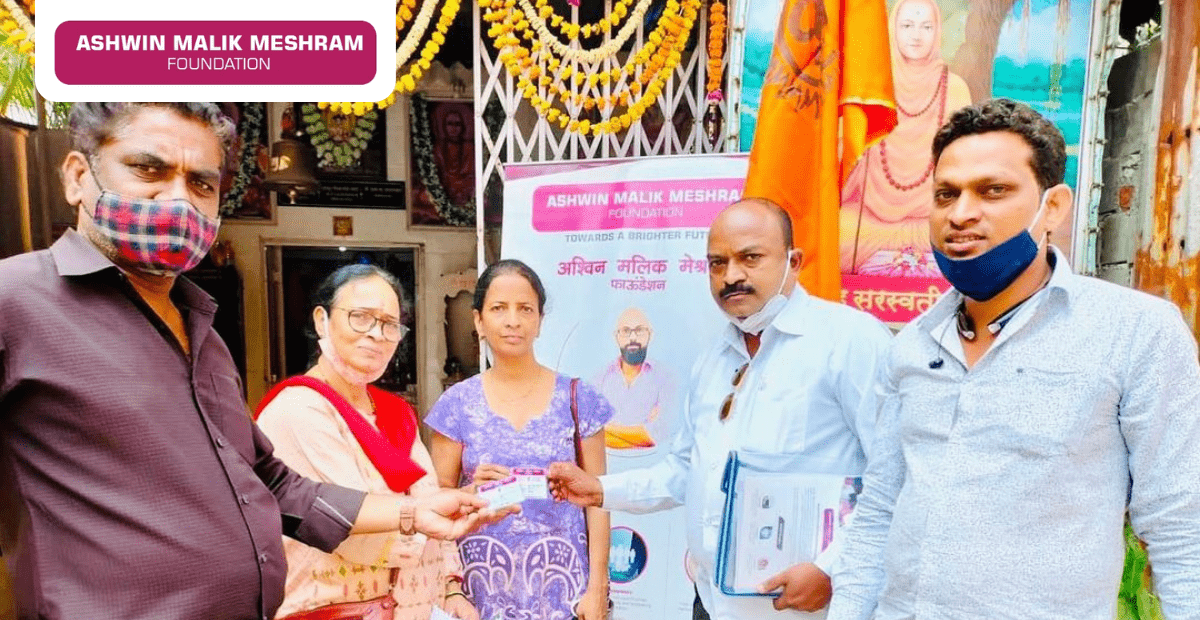 An E-Shram card distribution drive was conducted in Nehru Nagar, Kurla by Ashwin Malik Meshram Foundation, in association with Rashmi Indulkar