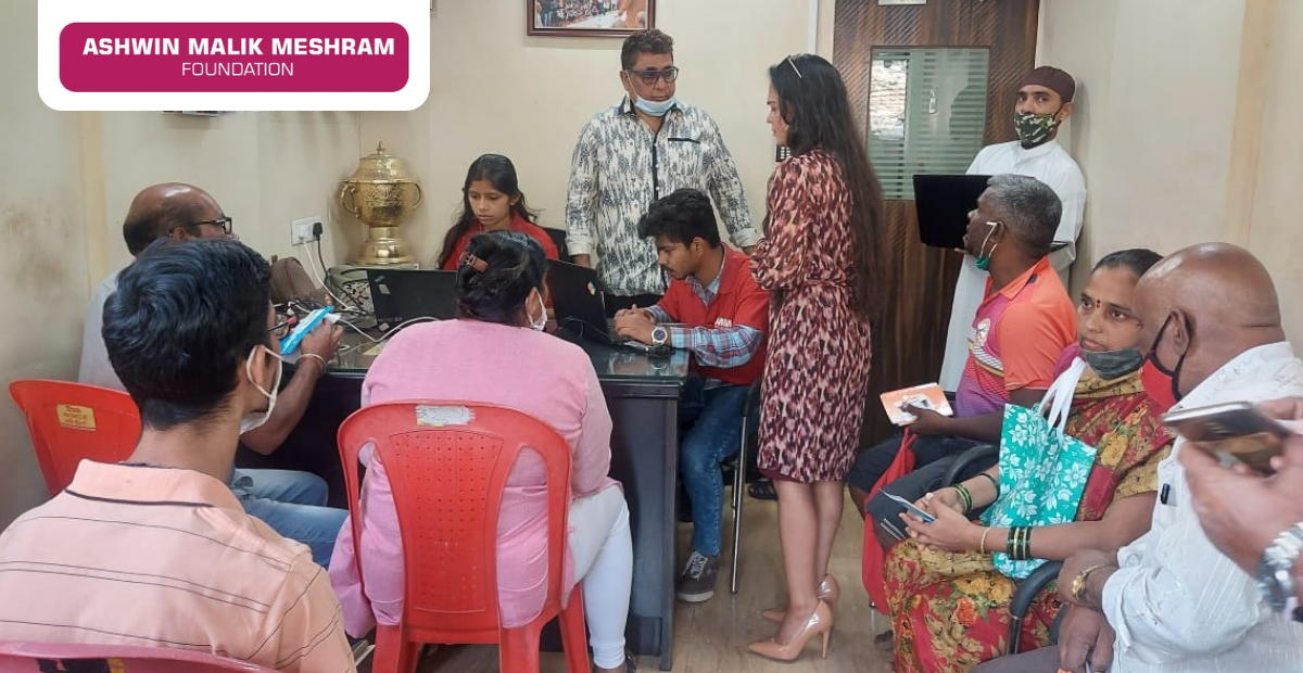 AMM Foundation conducted an E-shram registration drive in association with Kaptan Malik at V. N. Purav Marg, Chunabhatti.