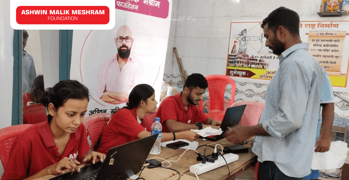 AMM Foundation in association with MLA Ameet Satam and Corporator Aneesh Naval Makwaaney organised an E-Shram Yojna Drive at Juhu Koliwada.