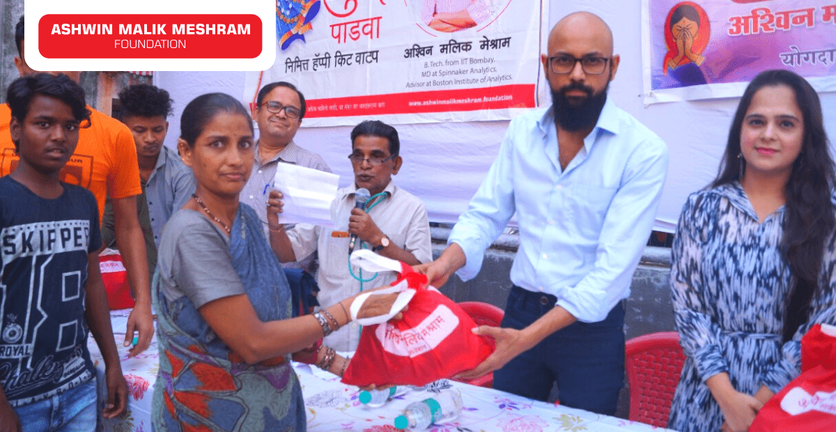 AMM Foundation Distributed 200+ Festival Happiness Kits to underprivileged People at Ali Dada Estate, Kurla (East).