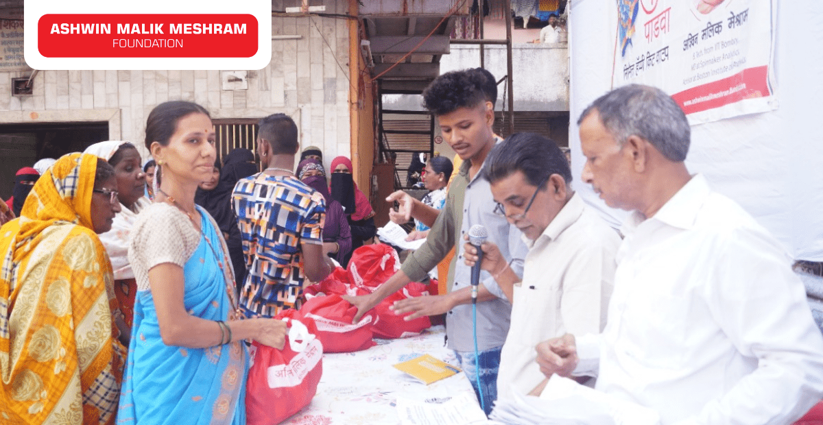 AMM Foundation Distributed 200+ Festival Happiness Kits to underprivileged People at Ali Dada Estate, Kurla (East).