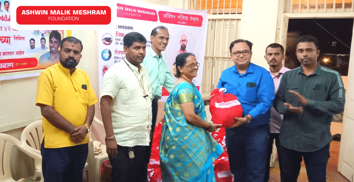 On the occasion of BJP Seva Saptah, AMM Foundation distributed 100+ Festival Happiness Kits to the underprivileged people at Kurla West.
