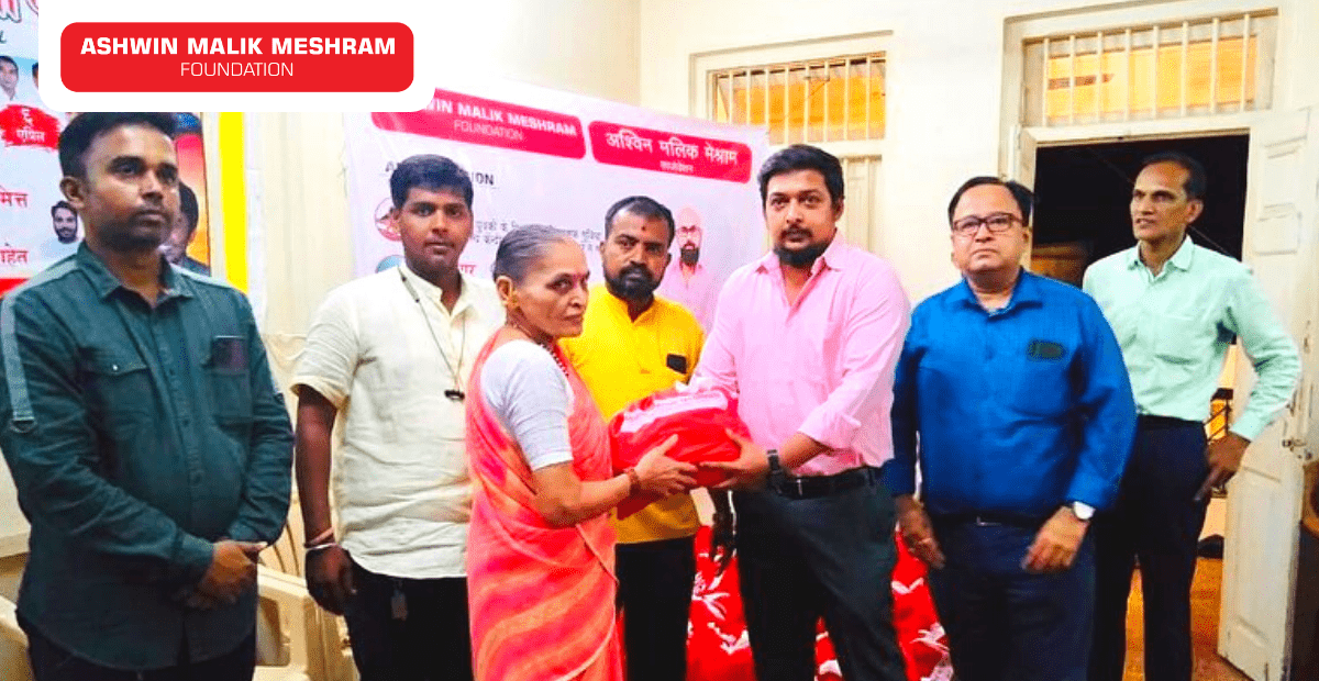 On the occasion of BJP Seva Saptah, AMM Foundation distributed 100+ Festival Happiness Kits to the underprivileged people at Kurla West.