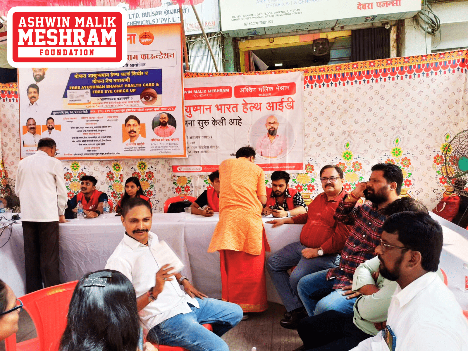 Eye Check-up Camp along with Ayushman Bharat Health Card Camp conducted by Meshram Foundation at Masjid Bunder.