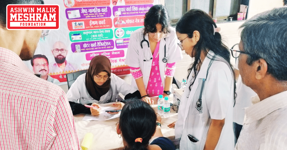 Senior Shivsena leader and former Cabinet Minister Mr. Subhash Desai, along with Mr. Arvind Sawant (MP - Shivsena, South Mumbai) visited the health checkup camp conducted by Meshram Foundation.
